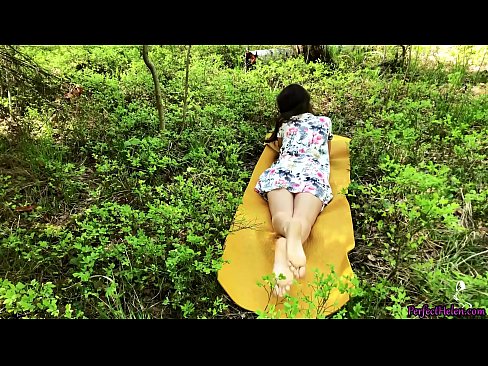 ❤️ Stranger on Tinder Masturbates My Pussy and Fucks Passionately in the woods (En främling på Tinder onanerar min fitta och knullar passionerat i skogen) ❤ Sexvideo at us ❌