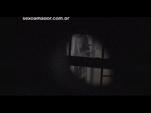❤️ Blondie blir hemligt videofilmad av en voyeur från grannskapet gömd bakom ihåliga tegelstenar ❤ Sexvideo at us ❌